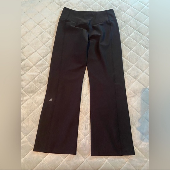 Eddie Bauer Yoga pants - Picture 2 of 4